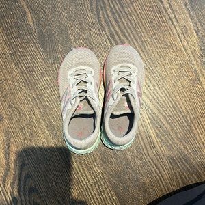 New Balance rainbow and grey girls toddler size 9 sneakers